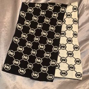 Reversible MICHAEL KORS Scarf